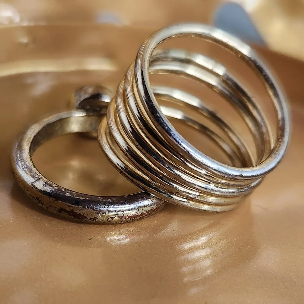 Lot 2 vintage costume gold tone rings 5.5 spring wrap band 6 stone‎ solitaire